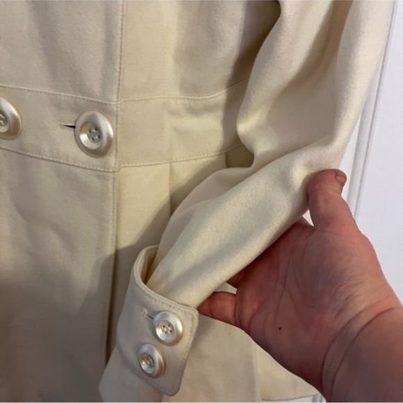 This is a Guess jacket perfect for any occasion and it’s a large jacket. - Picture 6 of 7